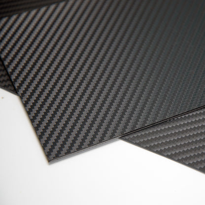 carbon-fiber-kydex-showing-texture-pattern-corner